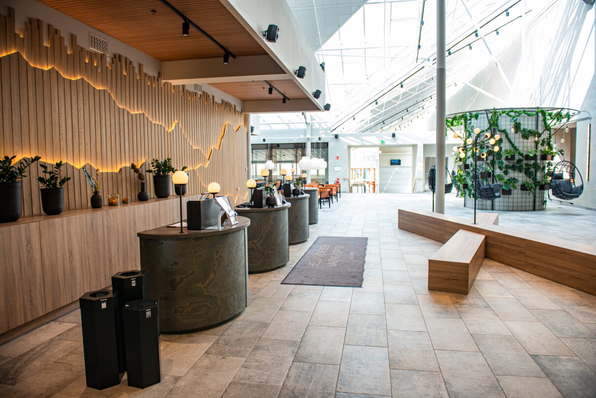 Den helt nybyggda och spännande lobbyn till Quality Hotels Arlanda XPO.
