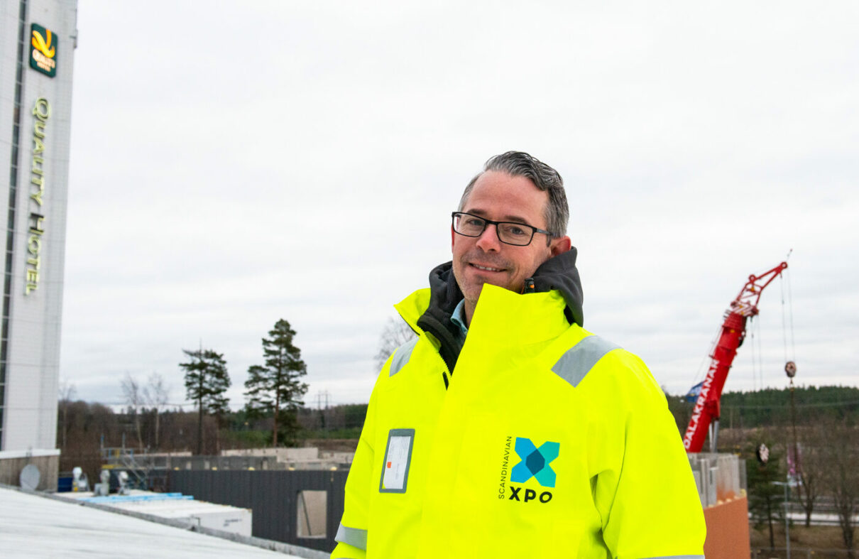 Jakob Ahlqvist vid projekt XPO, modulbyggnationen av nya hotellet i Arlandastad.