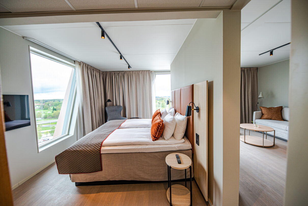 Svit med utsikt. Hotellrummen i nya Quality Hotels Arlanda XPO håller hög standard och är modernt inredda.